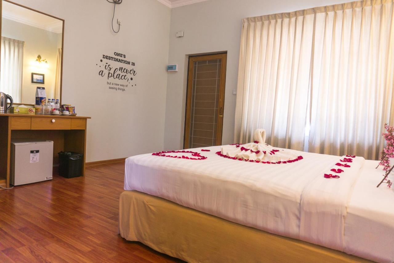 Westay @ The Grand Nyaung Shwe Hotel Exterior photo