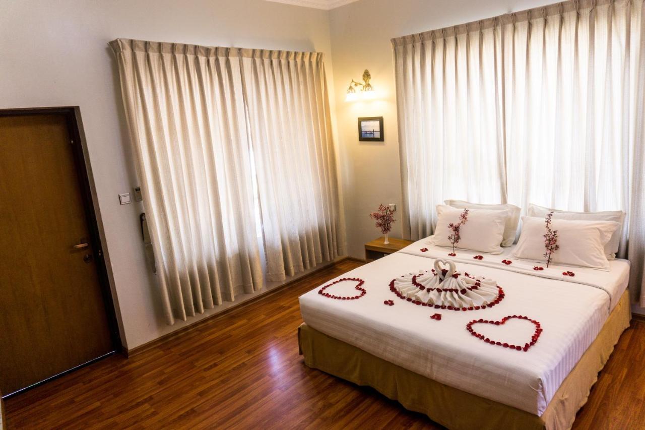 Westay @ The Grand Nyaung Shwe Hotel Exterior photo